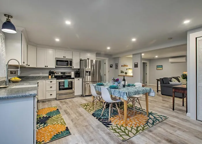 Martha'S Vineyard Apt ~ 1 Mile To Inkwell Beach!