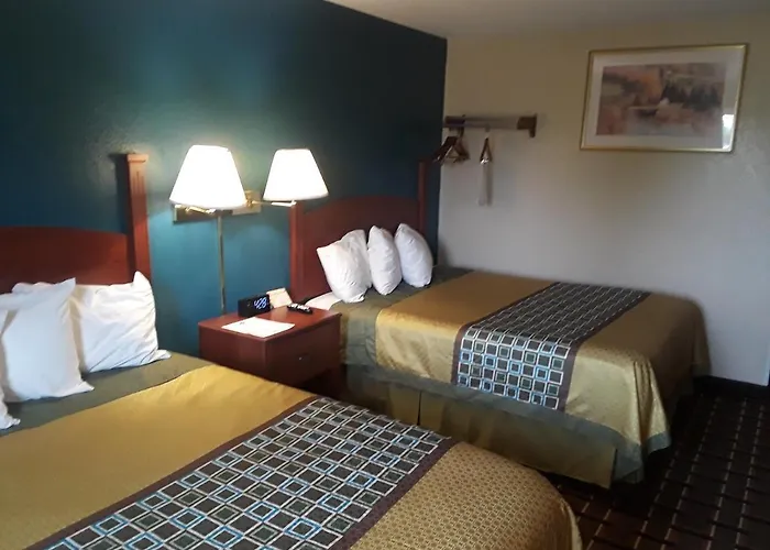 Faribault Hometown Inn & Suites
