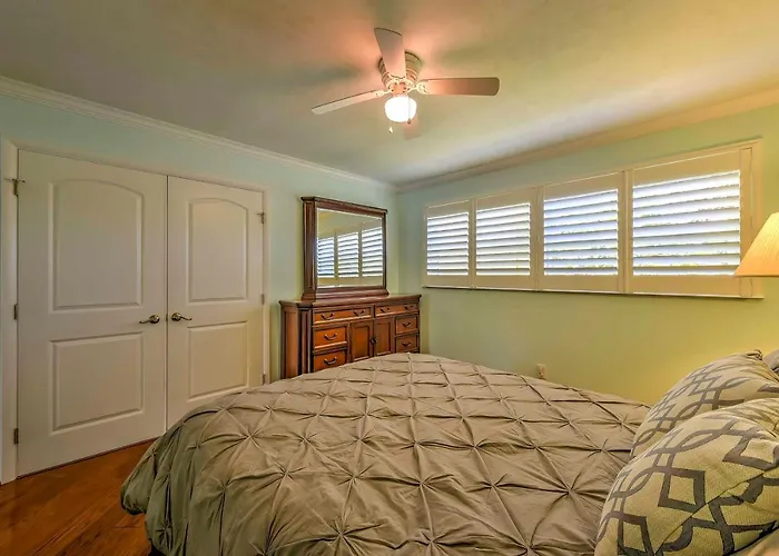 Marco Island Condo W/ Patio: Steps To Beach Access