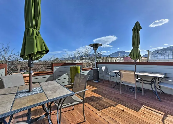 Walkable Downtown Logan Apartment W/ Rooftop Deck