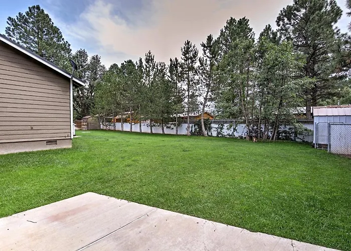 Game Room, Yard, Deck & Fireplace: Lakeside Home