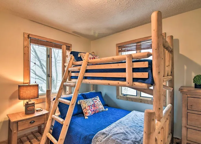 Cabin W/ Fireplace & Mountain Views: 5 Mi To Boone