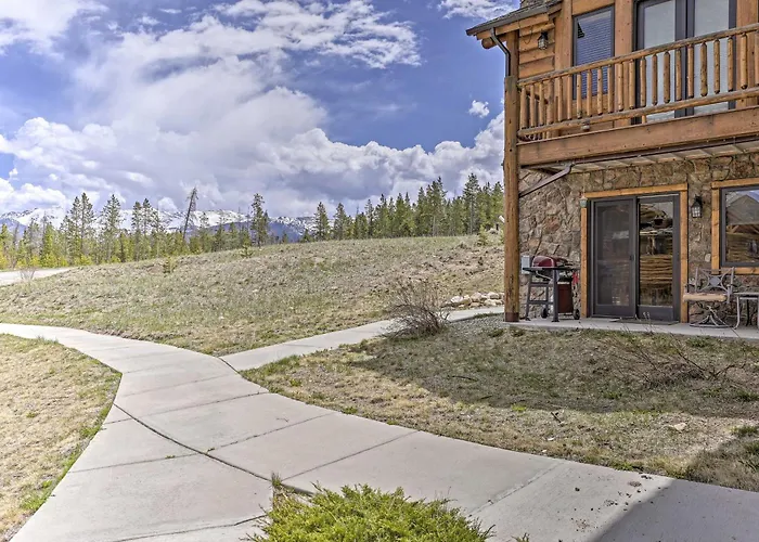 Peaceful Fraser Condo W/ Patio - By Hiking Trails!