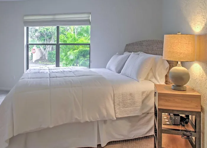 'Sand Dollar' Jenson Beach Home W/ Pool Access!