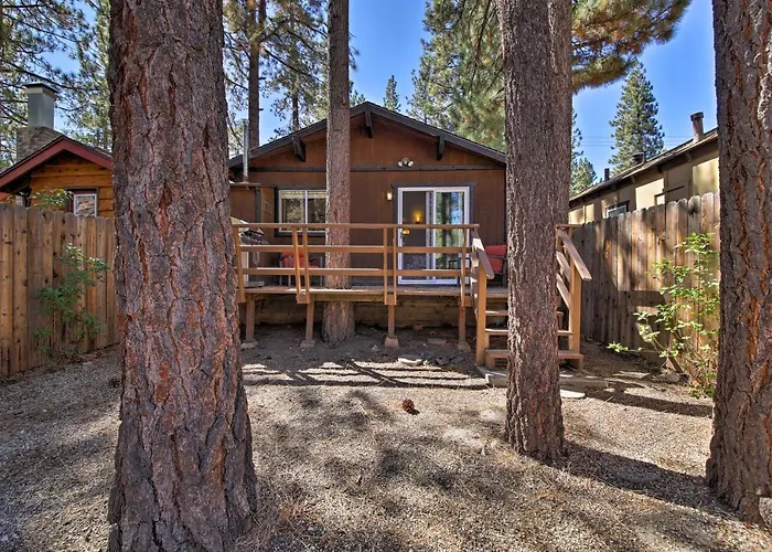 Cozy Cabin W/ Deck & Fireplace In Big Bear!