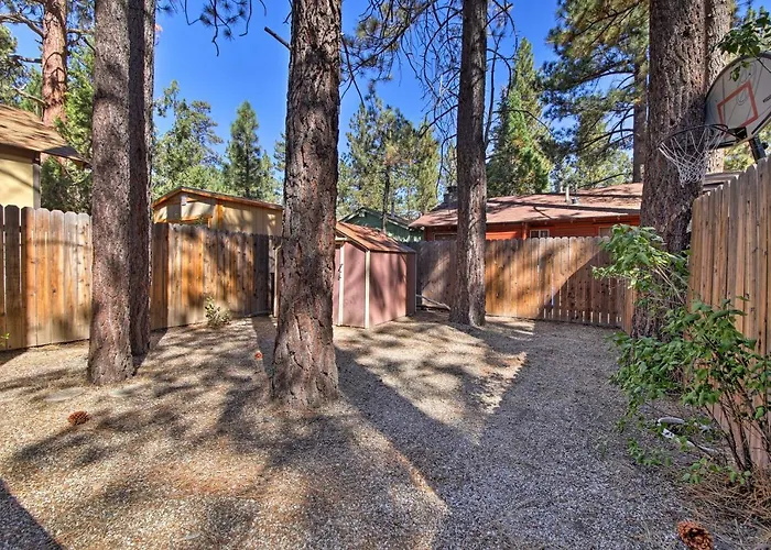 Cozy Cabin W/ Deck & Fireplace In Big Bear!