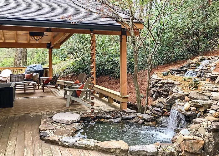 2 Living Areas + Fireplace: Mirror Lake Cottage!