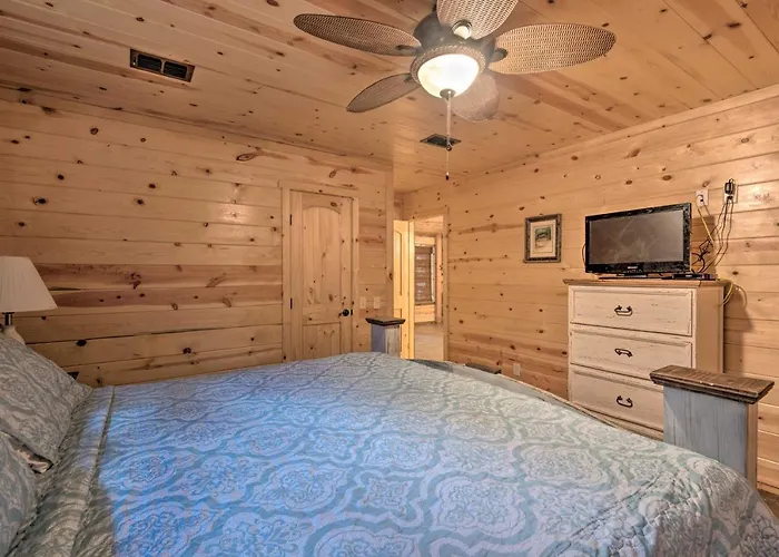 Cabin W/ Hot Tub - Near Broken Bow Lake & Hiking!