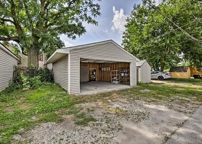 Updated Indianapolis Home, Walk To Lucas Oil!