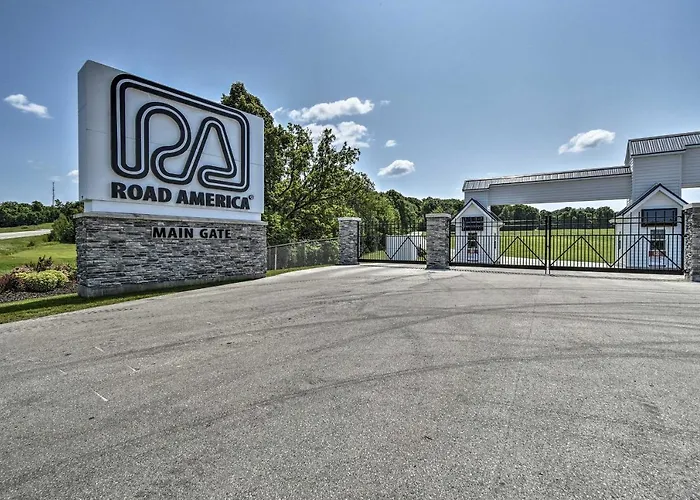 Elkhart Lake Townhome, Mins To Road America!