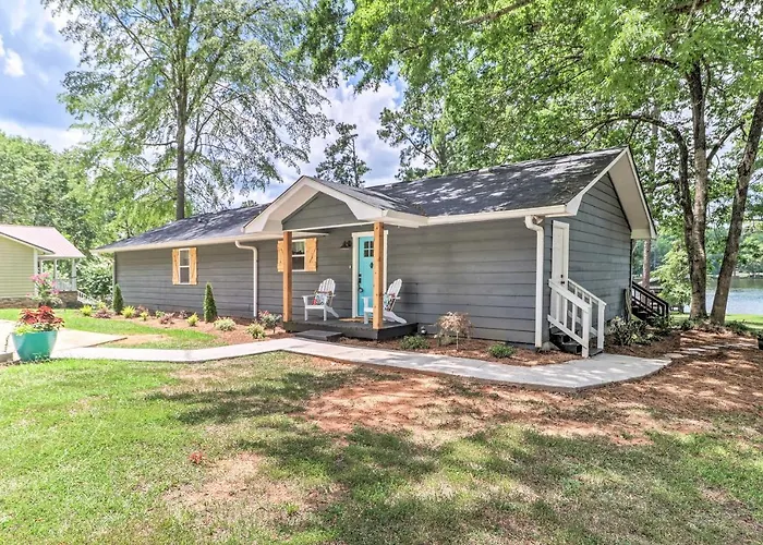 Waterfront Lake Sinclair Home W/ Boat Dock!