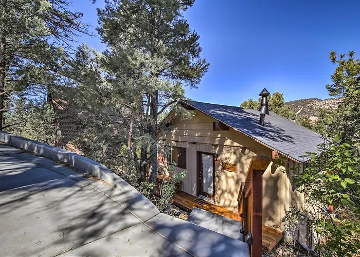 5 Mi To Big Bear Mtn Resort: Cozy Cabin W/ Deck