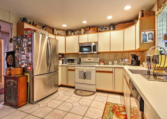 West Dover Vacation Rental W/ Hot Tub Near Mt Snow