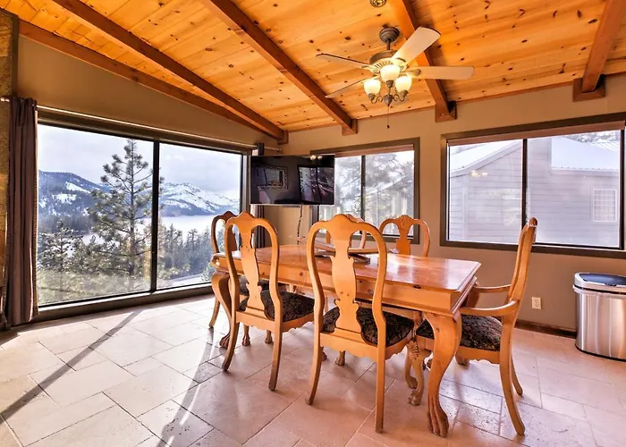 Cozy Lake-View Hideaway! Pet-Friendly Truckee Home
