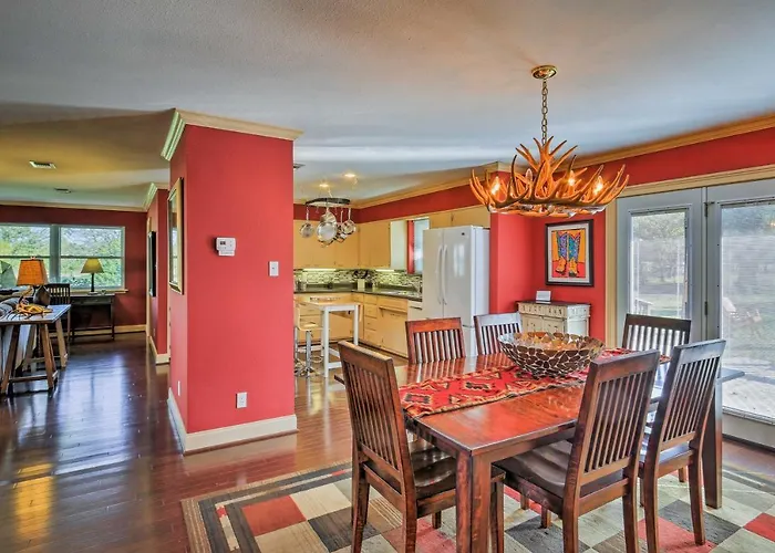 Pottsboro Home On 2 Acres W/ Hot Tub, Near Marina!