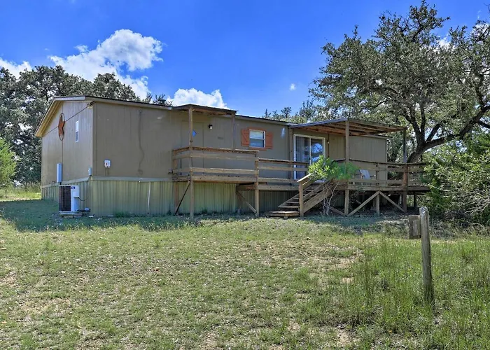 Spacious Utopia Family Home W/ Hill Country Views