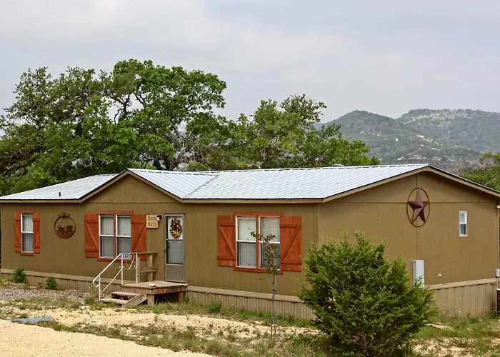 Spacious Utopia Family Home W/ Hill Country Views