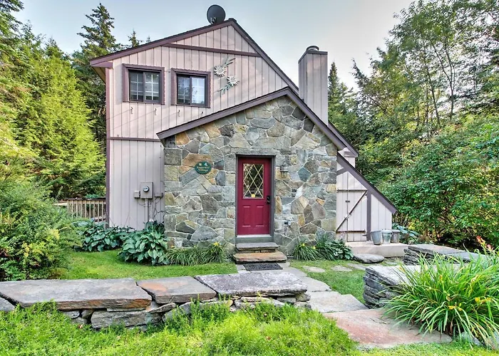 West Dover Vacation Rental W/ Hot Tub Near Mt Snow