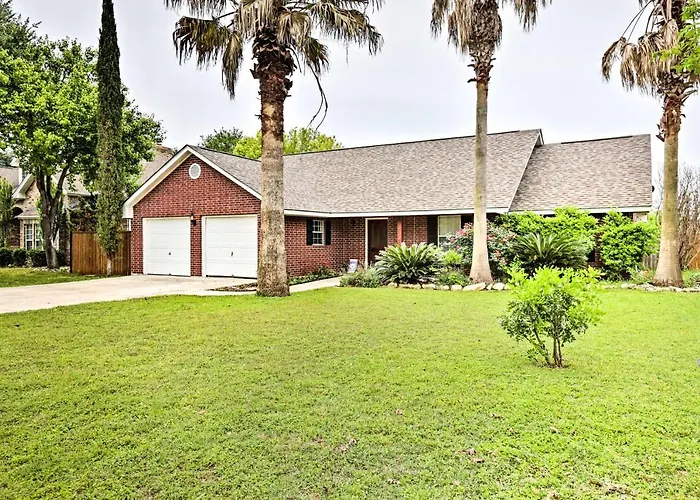 2 Mi To Lake Mcqueeny: Gem W/ Covered Patio