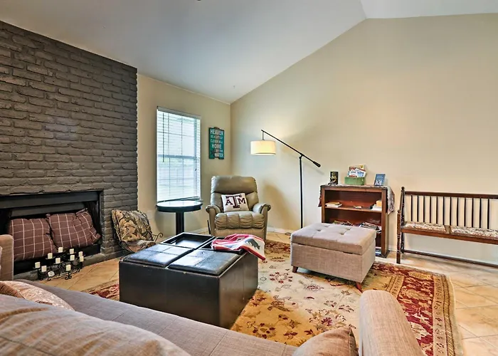 2 Mi To Lake Mcqueeny: Gem W/ Covered Patio