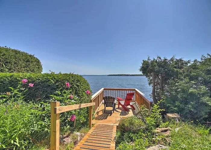Family Lakehouse W/ Deck + Beach On Lake Champlain