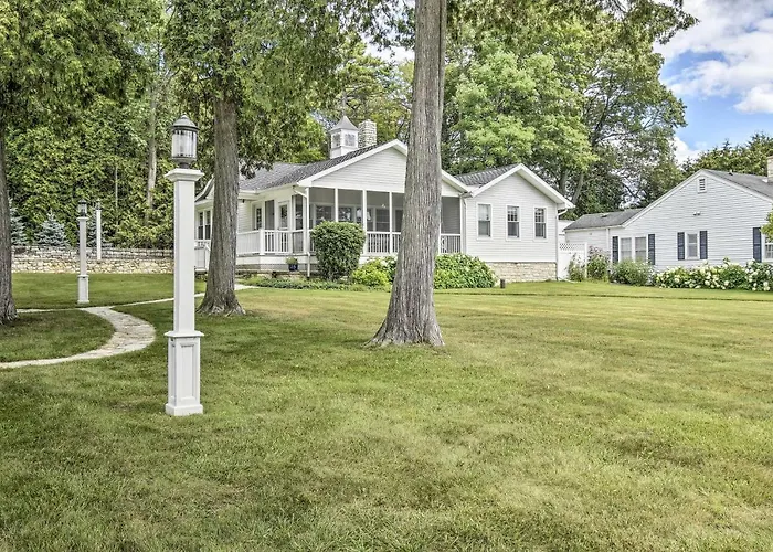 Ephraim Home W/ Yard - Walk To Lake Michigan!