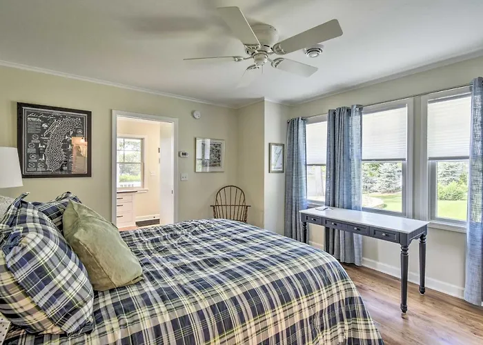 Ephraim Home W/ Yard - Walk To Lake Michigan!