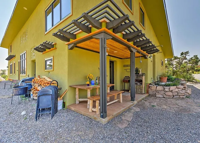 Family-Friendly Del Norte Home W/ Stunning Views!