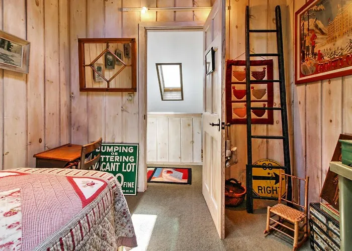 West Dover Vacation Rental W/ Hot Tub Near Mt Snow