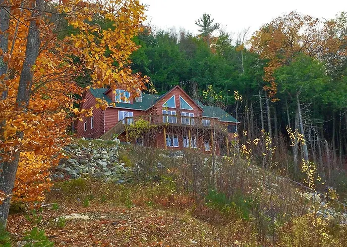 Spacious Gilford Retreat W/ Deck: 2 Mi To Skiing!