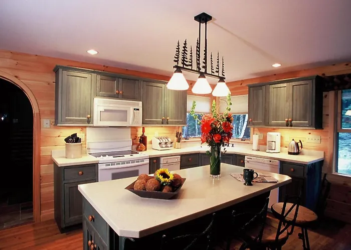 Upscale Fryeburg Cabin: Hot Tub + Billiards Table!