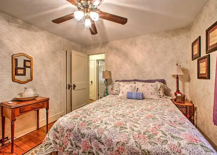 Whimsical Lancaster Home - 4 Mi To Sight & Sound