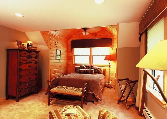 Upscale Fryeburg Cabin: Hot Tub + Billiards Table!