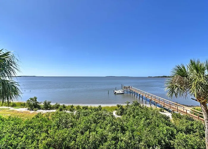 Beachfront Cedar Key Condo W/ Pool, Spa & Views!