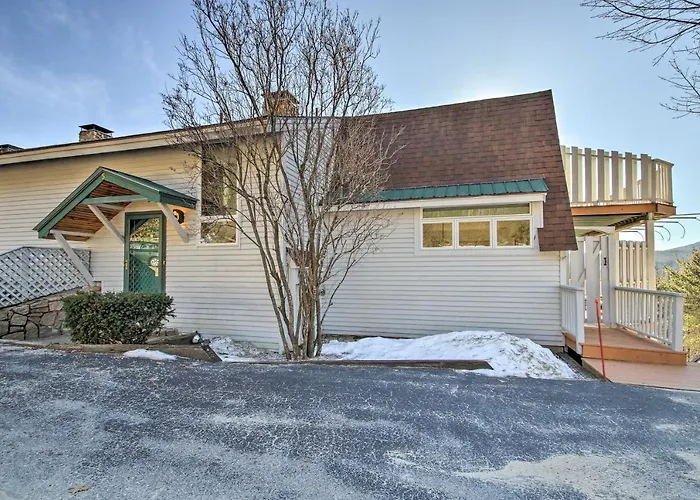 Hot Tub & Moat Mtn Views: North Conway Townhouse