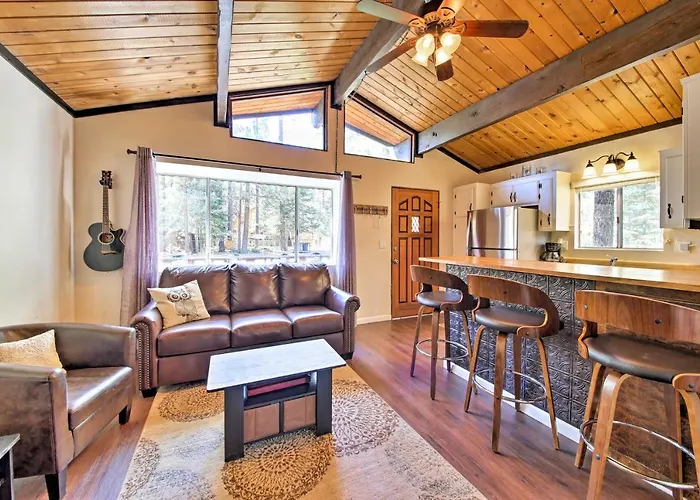 Cozy Cabin W/ Deck & Fireplace In Big Bear!