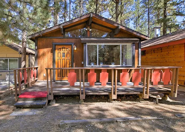 Cozy Cabin W/ Deck & Fireplace In Big Bear!