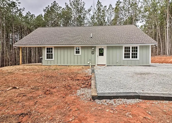 Peaceful Family Cabin On 10 Acres W/ Game Room!
