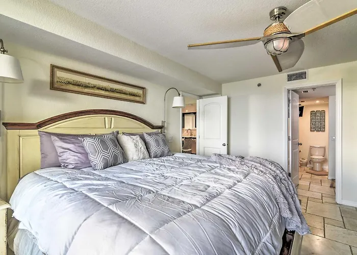 Gulf-View Hudson Condo In Waterfront Resort!