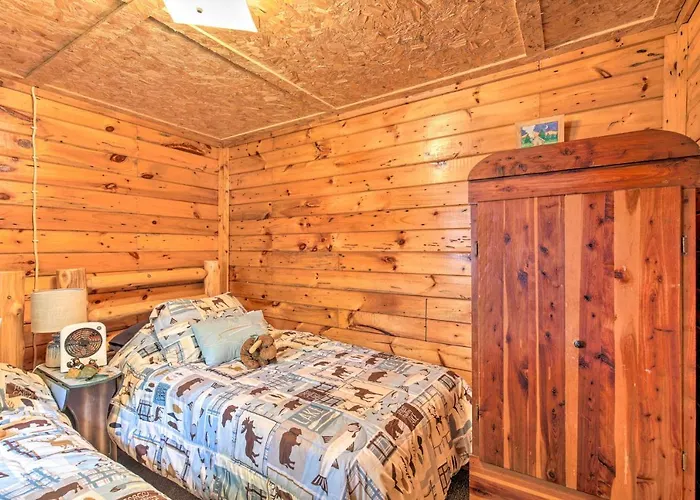 Rustic Hayward Cabin With Spider Lake Access!