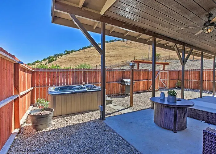 Cottage By The Lakes W/ Patio By Lake Nacimiento