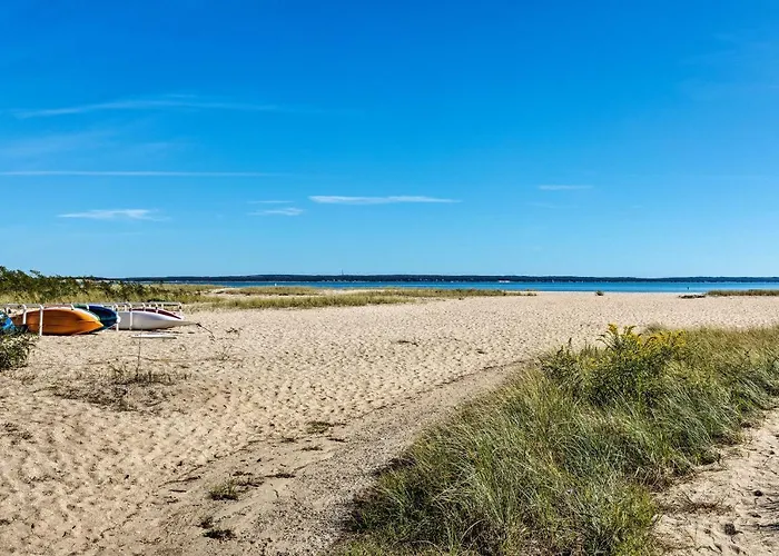 Southold Cottage W/ Patio & Grill - Walk To Beach!