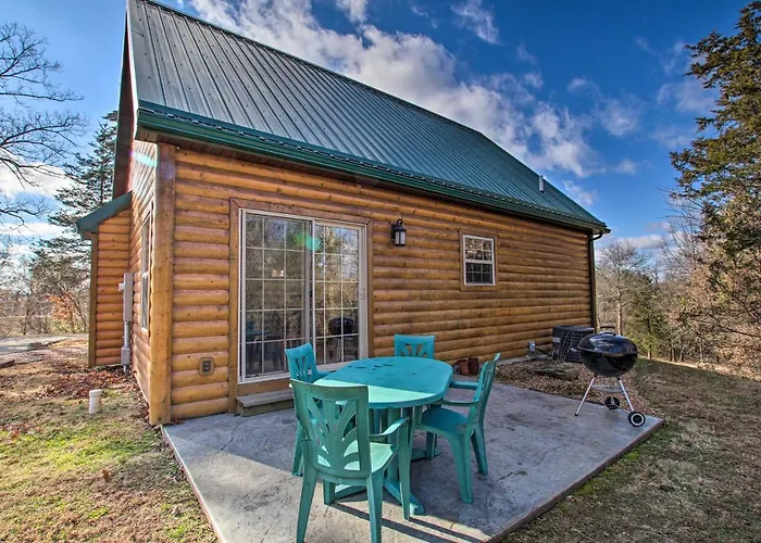 Close To Vineyards: Updated New Haven Retreat!