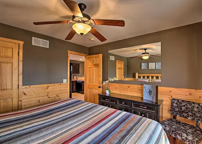 Close To Vineyards: Updated New Haven Retreat!