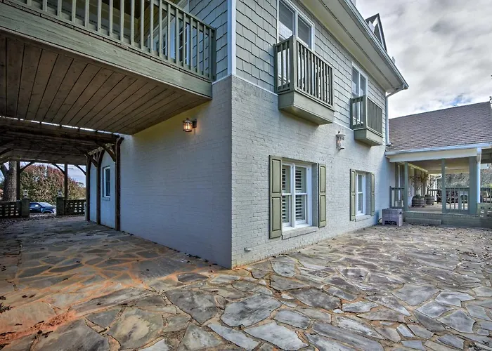 Serving Southern Charm At This Clarkesville House!