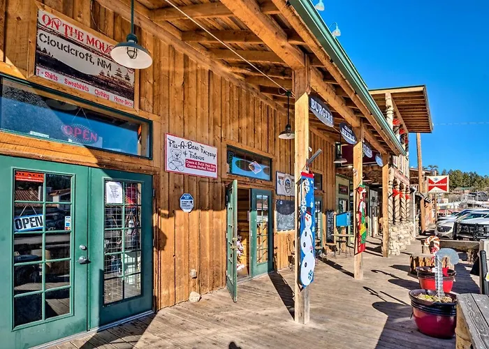 Pet-Friendly Cloudcroft Cabin: Walk To Shop, Food