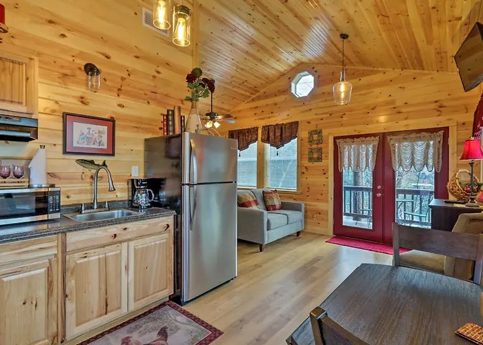 Cozy Heber Springs Cabin W/ Deck & Dock!