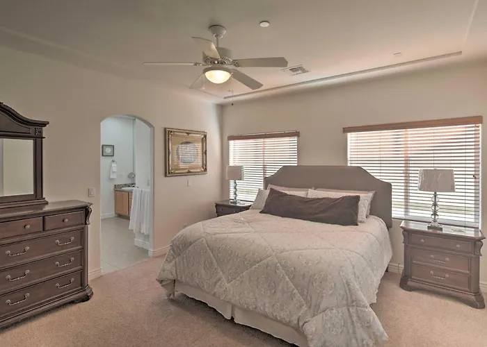 Desert Condo W/ Pool ~ 3 Miles To Colorado River!