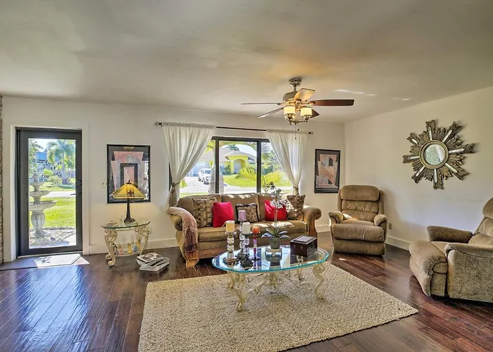 Pet-Friendly Oasis W/ Deck & Fire Pit In Bokeelia!