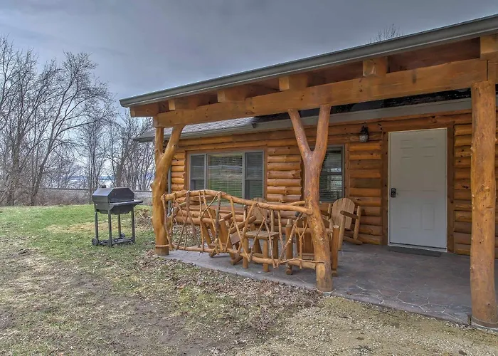 Cabin By The River: Visited By Treehouse Masters!
